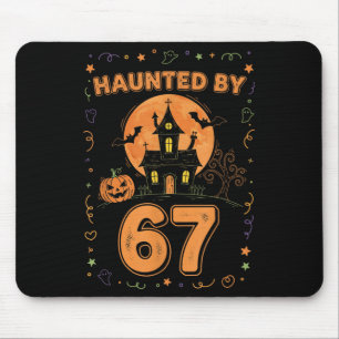 Von 67 lustigen Halloween-Geistern heimgesucht  Mousepad