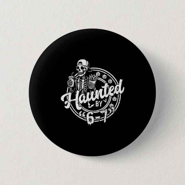 Von 6 7 heimgesucht Lustiger Halloween-Sechs-Siebe Button (Vorderseite)