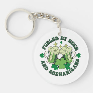 Von Bier und Shenanigans gespeist Schlüsselanhänger