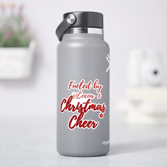 Von Cocoa & Christmas Cheer gespeist - Gemütlicher Aufkleber (HydroFlask)