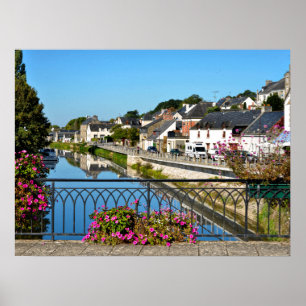 Von der Brücke bei Josselin in Frankreich sichtbar Poster