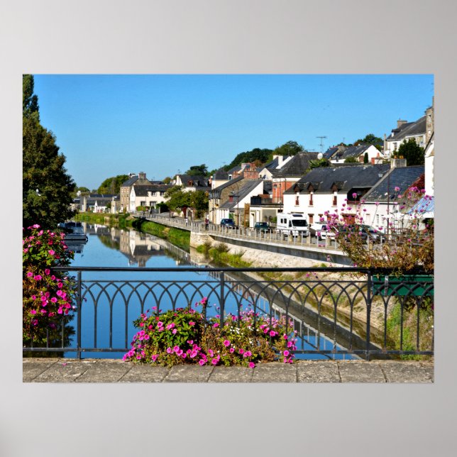 Von der Brücke bei Josselin in Frankreich sichtbar Poster (Vorne)