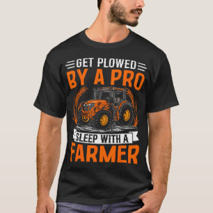 Von einem Profi gepflügt werden Schlaf mit einem B T-Shirt