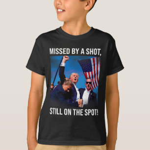 Von einem Schuss Donald Trumps historischer Moment T-Shirt