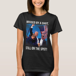 Von einem Schuss Donald Trumps historischer Moment T-Shirt