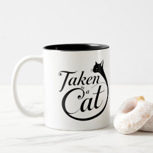 Von einer Katze erobert, minimalistisches Katzenli Zweifarbige Tasse