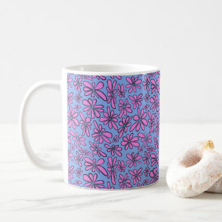 Von Hand gezeichnet Rosa Blütenblume auf Maisblume Kaffeetasse