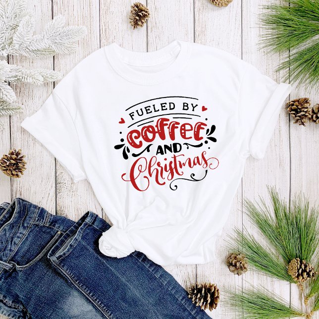 Von Kaffee und Weihnachtsspass gesegnet Niedliche  T-Shirt (Von Creator hochgeladen)