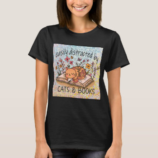 Von Katzen & Büchern abgelenkt, Kitten oben auf Bü T-Shirt