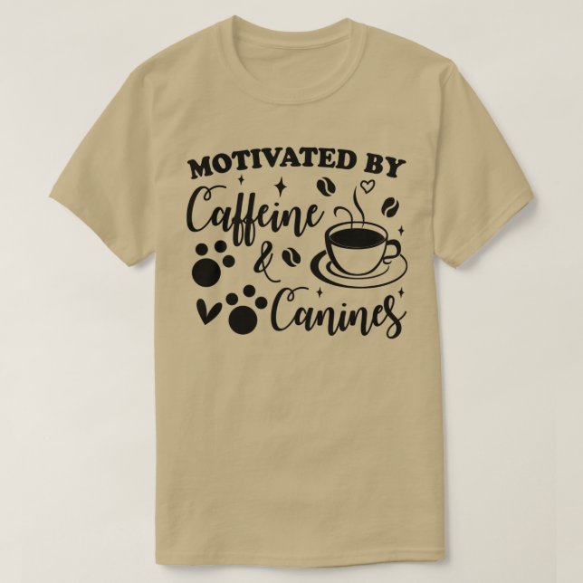 von Koffein und Hunden motiviert T-Shirt (Design vorne)