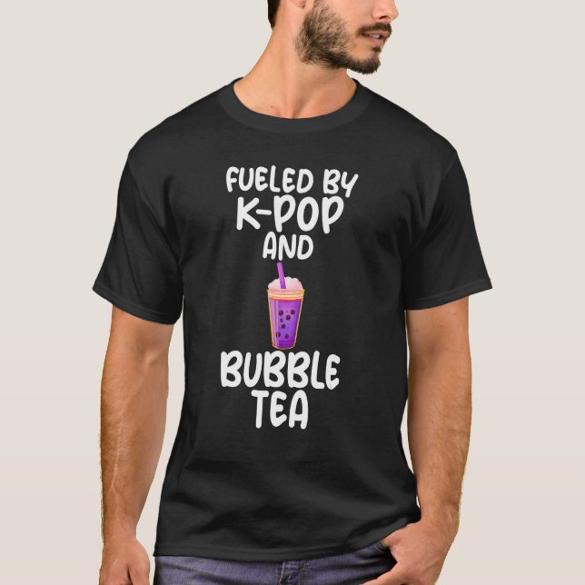 Von Kpop und Bubble Tea Boba Tea Bekleidung gespei T-Shirt (Vorderseite)