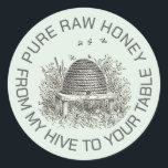 Von meinem Bienenstock zu Ihrem Tisch Vintages Ske Runder Aufkleber<br><div class="desc">Dieser hübsche Vintage Skep mit bearbeitbarem Text funktioniert wunderbar als Jar Cap Logo für Honey Jar Lids.</div>