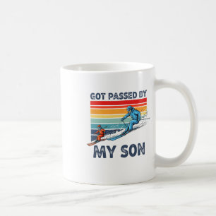 Von meinem Sohn getreten Lustige Schneeski-Familie Kaffeetasse