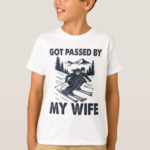 Von meiner Frau getreten lustiger Husnd-Skiing-Lie T-Shirt