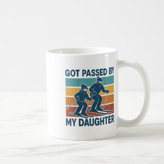 Von meiner Tochter beim Skifahren getreten Lustige Kaffeetasse