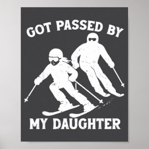 Von meiner Tochter überholt Lustiger Skifahrender  Poster