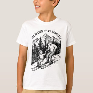 Von meiner Tochter überholt Lustiger Skifahrender T-Shirt