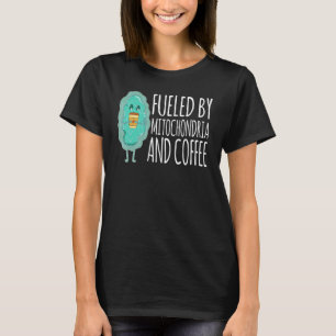 Von Mitochondrien und Kaffee gespeist Pun Biology T-Shirt