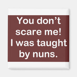 Von Nonnen in Dark Red unterrichtet Magnet