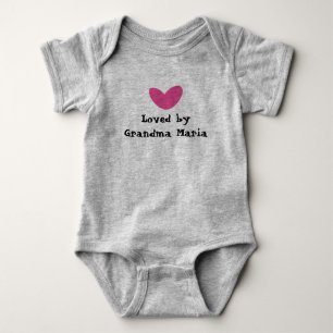 Von Oma Pink Heart geliebt Baby Strampler