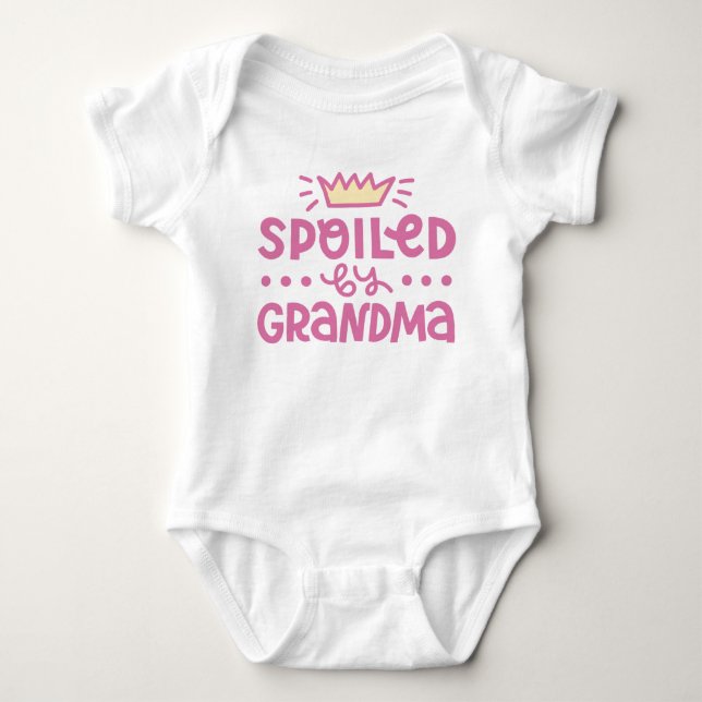 von Oma verwöhnt Baby Strampler (Vorderseite)