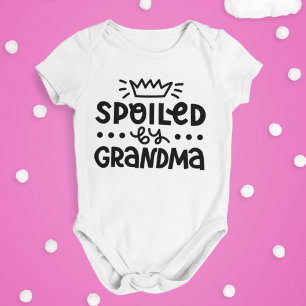 von Oma verwöhnt Baby Strampler