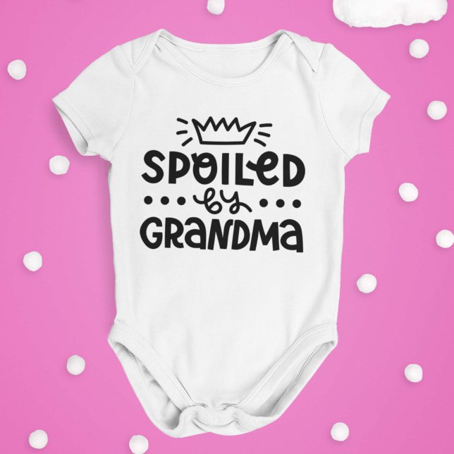 von Oma verwöhnt Baby Strampler (Von Creator hochgeladen)