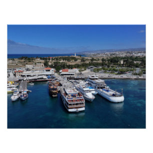 Von Paphos aus kann man die Drohnen mit dem Leucht Poster