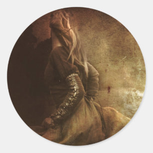 Von Ruhm verfolgt Runder Aufkleber