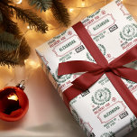 Von Santa Delivery für (Individuelle Name) Weihnac Geschenkpapier<br><div class="desc">Dieses festliche Weihnachtsgeschenkpapier zeichnet sich durch ein charmantes Muster von Briefmarke-ähnlichen Designs aus, die perfekt dazu geeignet sind, Ihren Urlaubsgeschenken eine personalisierte Touch hinzuzufügen. Das zentrale Motiv ist eine runde Briefmarke mit den Worten "SANTA EXPRESS" und "NORTH POLE", die eine RentierSilhouette umgibt, alles in einem reichen dunklen Waldgrün. Es ist...</div>