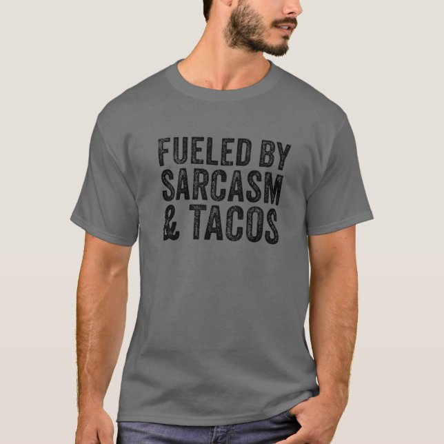 Von Sarcasm angetrieben T-Shirt (Vorderseite)