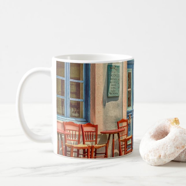Vor dem griechischen Café Kaffeetasse (Mit Donut)