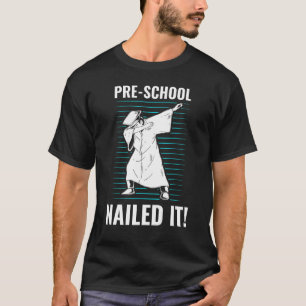 Vor der Schule versängelte es, Junge vor der Schul T-Shirt