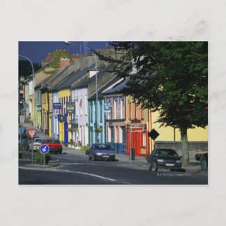 Vor einem Gebäude geparkte Autos, Adare Postkarte