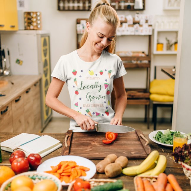 Vor Ort gebaute Baby-Dusche auf dem Bauernmarkt T-Shirt (Von Creator hochgeladen)
