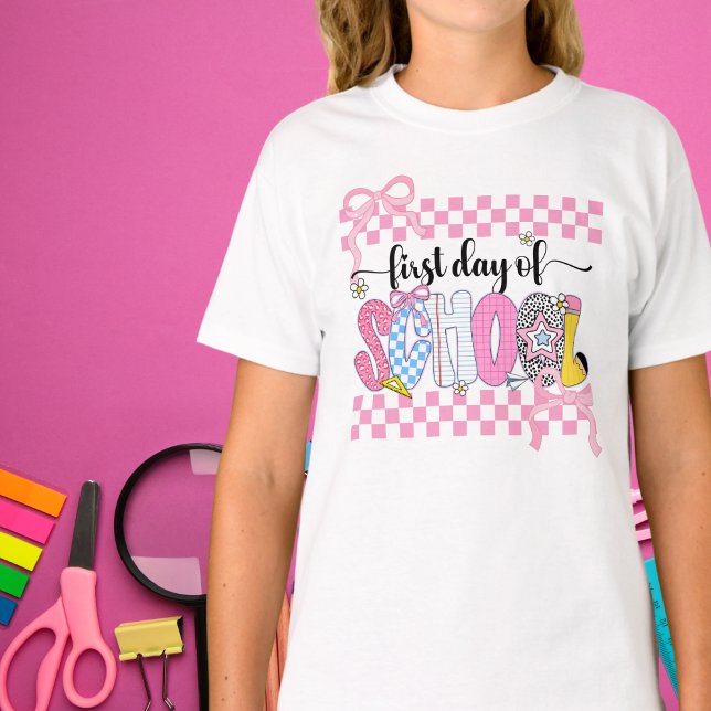 Vorbereiteter erster Schultag karierter Coquette-S T-Shirt (Von Creator hochgeladen)