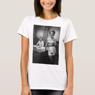 Vorbildliches Rauchen der Wäsche in einem Büro T-Shirt