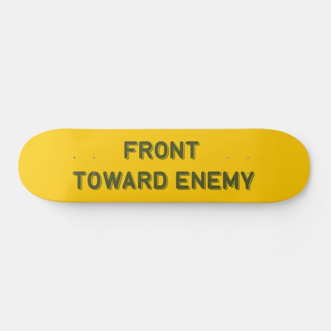 VORDERSEITE IN RICHTUNG ENEMY SKATEBOARD (Horizontal)