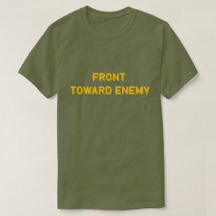 VORDERSEITE IN RICHTUNG ENEMY T-Shirt