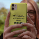 Vorgestellt, aber bereit, Pickleball Funny zu spre Case-Mate iPhone Hülle<br><div class="desc">Das Zitat der lustigen Pickleball. "EINGEFÜHRT,  ABER BEREIT,  ÜBER PICKLEBALL ZU SPRECHEN." Pickleball-besessen avid Baller farbenfroh gelben iPhone Case.</div>