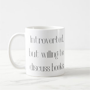 Vorgestellt, aber bereit, über Tasse der Bücher zu