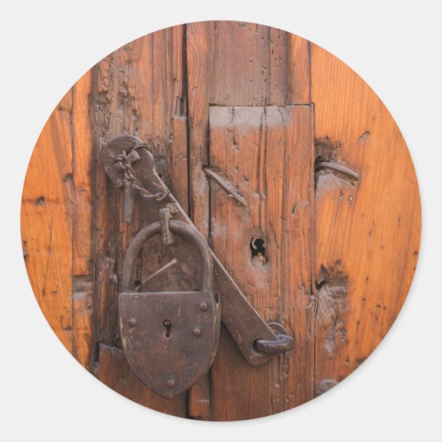 Vorhängeschloss an der Holztür Runder Aufkleber (Vorderseite)