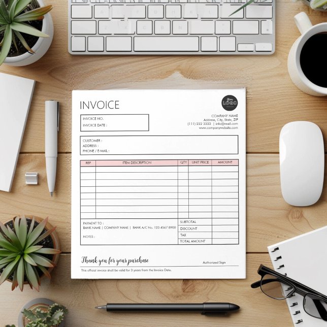 Vorlage für die Minimalistischen Kuchenabrechnunge Notizblock (Pink Header Minimalist Cake Sales Invoice Template Notepad desk top mock up)