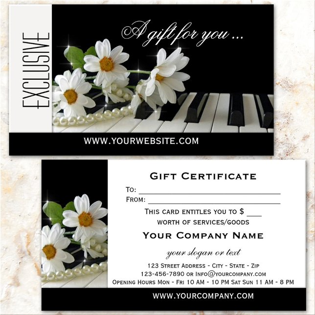 Vorlage für elegante Klaviermusikgeschenke Rabattkarte (Elegant gift certificate business card featuring an image of flowers on a piano)