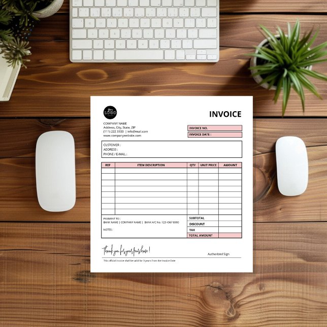 Vorlage für Minimalistische Rechnungen kleiner Unt Notizblock (Pink Minimalist Small Business Invoice Template Notepad desk top  mock up)