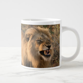 Vormittags Kaffee LION vor der Personalisierung Na Jumbo-Tasse