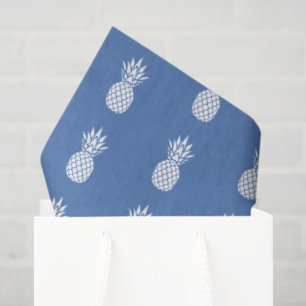 Vornehme weiße Ananas auf Blau Seidenpapier