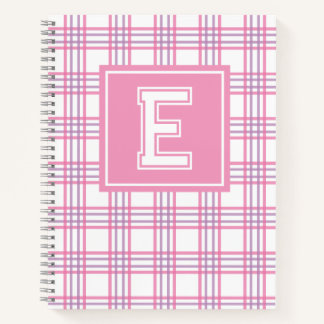 Vornehmes Karo-Varsity-Monogramm Rosa Lila Notizbuch