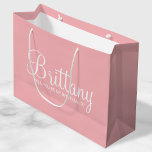 Vorschlag für eine Personalisierte Brautjacke in R Große Geschenktüte<br><div class="desc">Moderne Personalisierte Bridesmaid Vorschlag Geschenktasche mit personalisiertem Brautjungwein im modernen Schriftart-Stil mit dem Titel in weiß,  modern sans serif Schriftart Stil auf rot rosa Hintergrund. Auch perfekt für Trauzeugin,  Blume Mädchen und mehr.</div>