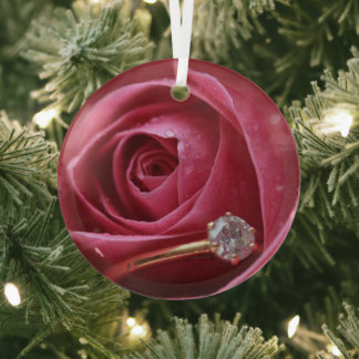 Vorschlag für einen Diamantenring Ornament Aus Glas